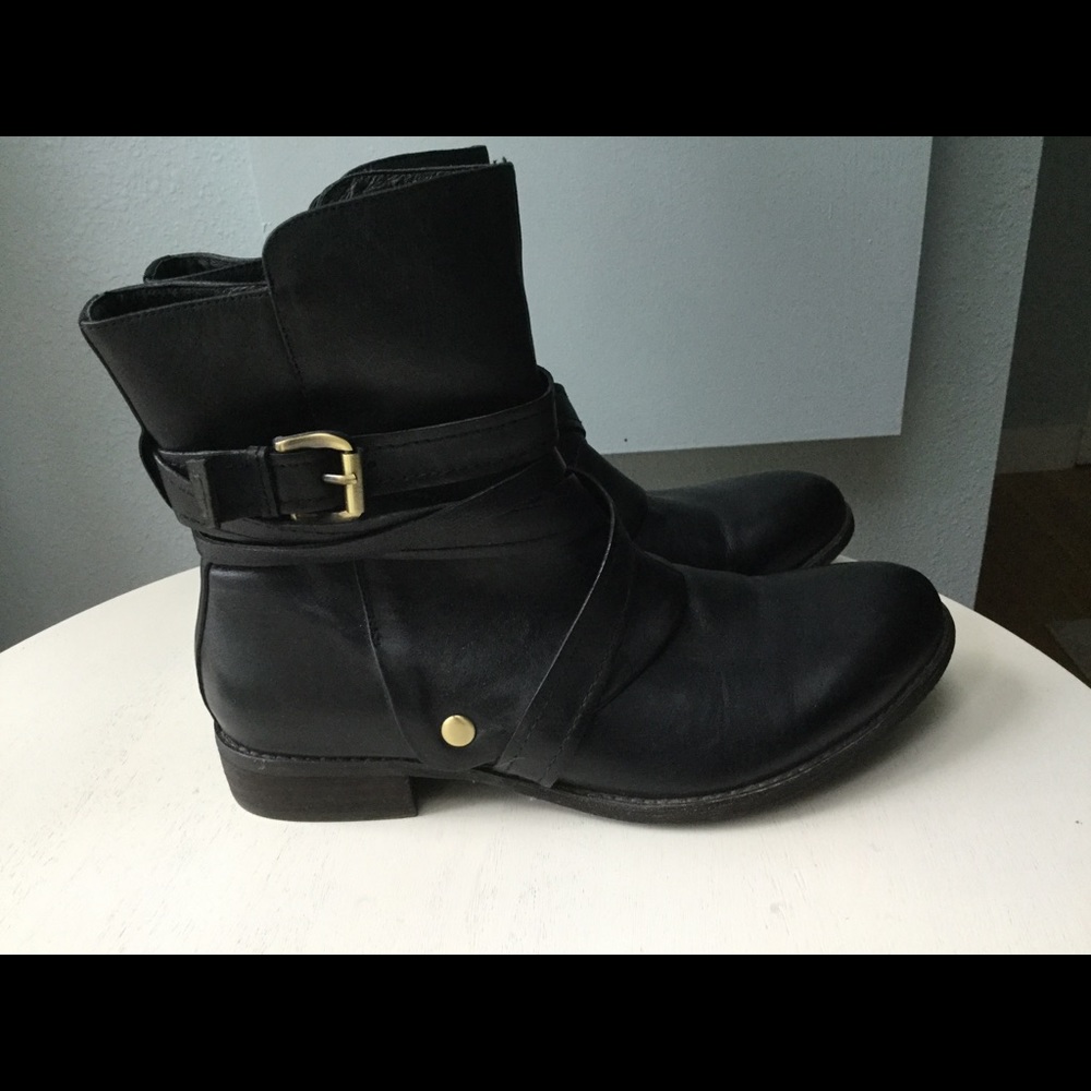Mix mooz black short boots size 10 never worn.